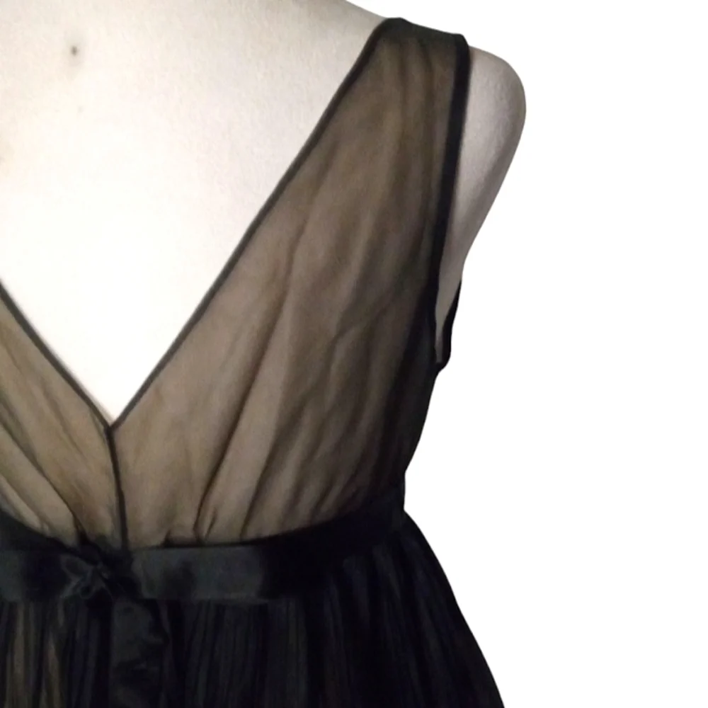 Vintage Evette Black Nude Lined Made In USA Nylon Rosette Nighty Size Small - Picture 5 of 7